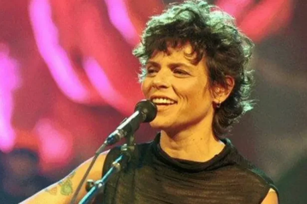 Foto: Cássia Eller. Crédito: MTV Acústico.