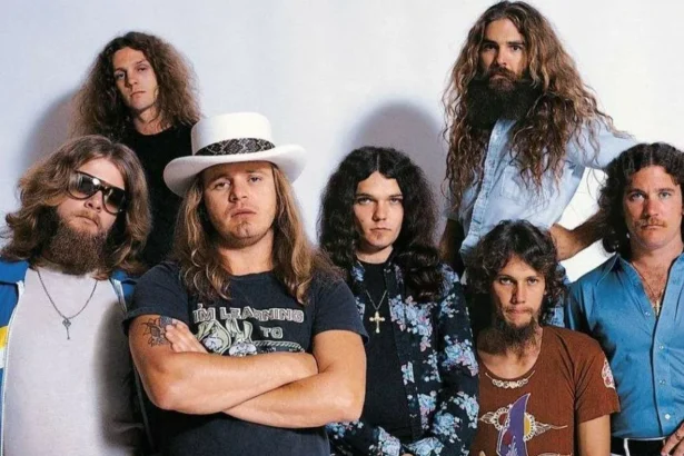 Lynyrd Skynyrd em foto promocional de 1977