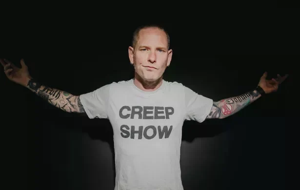 Corey Taylor fala sobre colapso e motivos pelo qual cancelou uma parte de sua turnê.