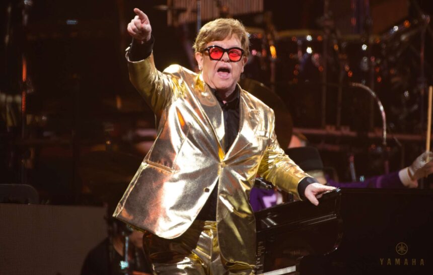 Foto: Elton John. Crédito: Leon Neal.