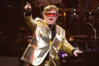 Foto: Elton John. Crédito: Leon Neal.