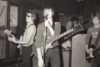 Television ao vivo no CBGBs, Nova Iorque, 1975. Da esquerda pra direita Richard Hell, Tom Verlaine, Billy Ficca e Richard Lloyd. Crédito foto: Richard E Aaron/Redferns