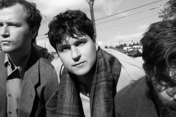 Vampire Weekend divulga novo álbum e duas músicas