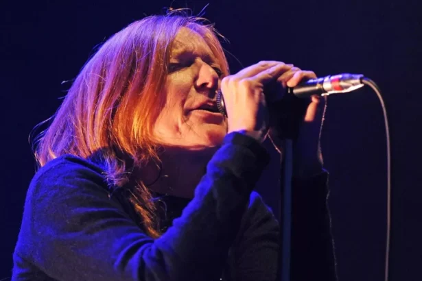 Tracklist, capa e data de novo disco solo de Beth Gibbons