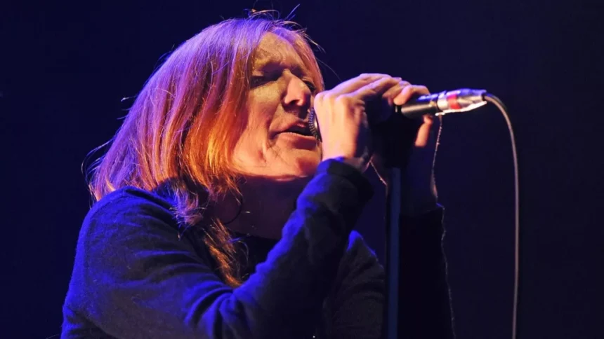 Tracklist, capa e data de novo disco solo de Beth Gibbons