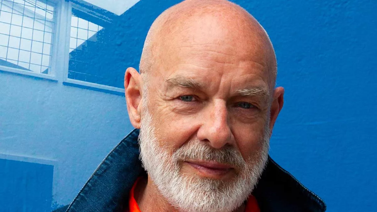 Brian Eno lança música “Lighthouse #429” para estreia de seu documentário