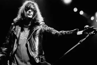 Foto Joey Ramone. Crédito: Paul Bergen.