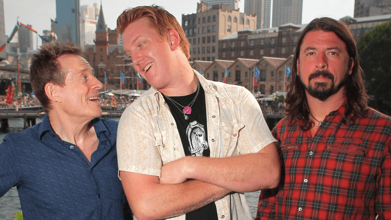 Josh Homme cogita possibilidade de reunir Them Crooked Vultures