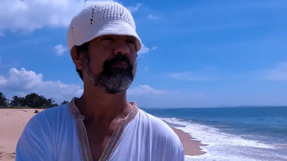 Rapper Comanche lança single e clipe para Mar Que Encanta.