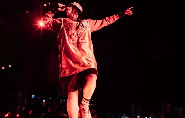 Billie Eilish divulga prévia de nova música