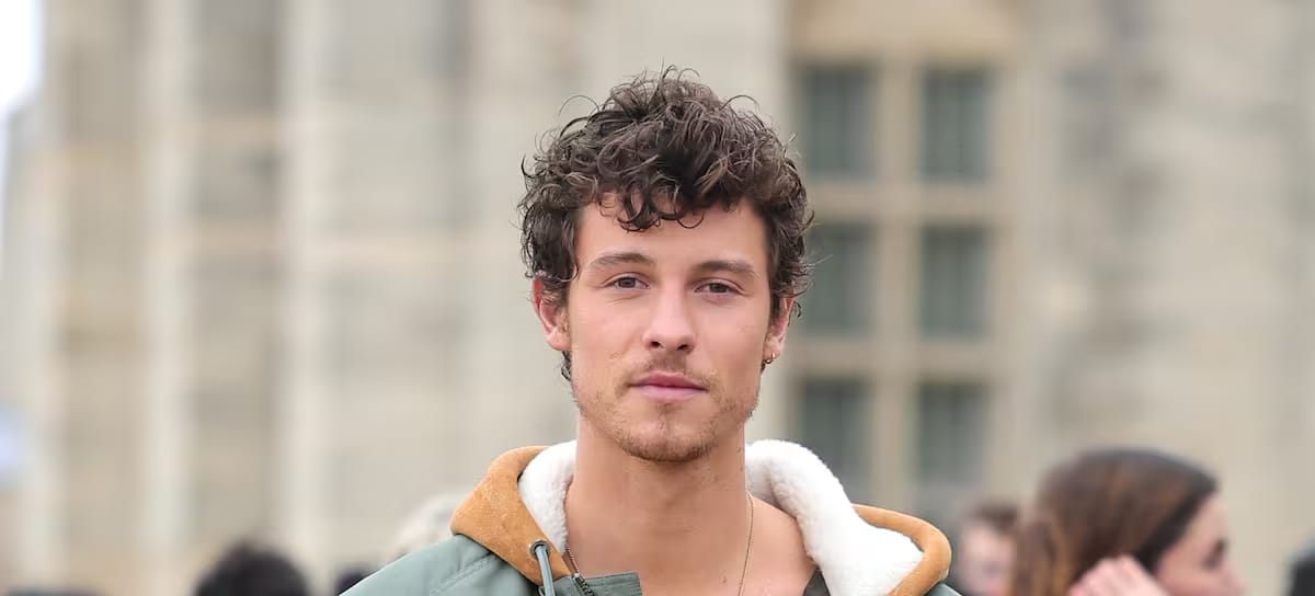 Shawn Mendes encanta fãs com cover de clássico do country rock