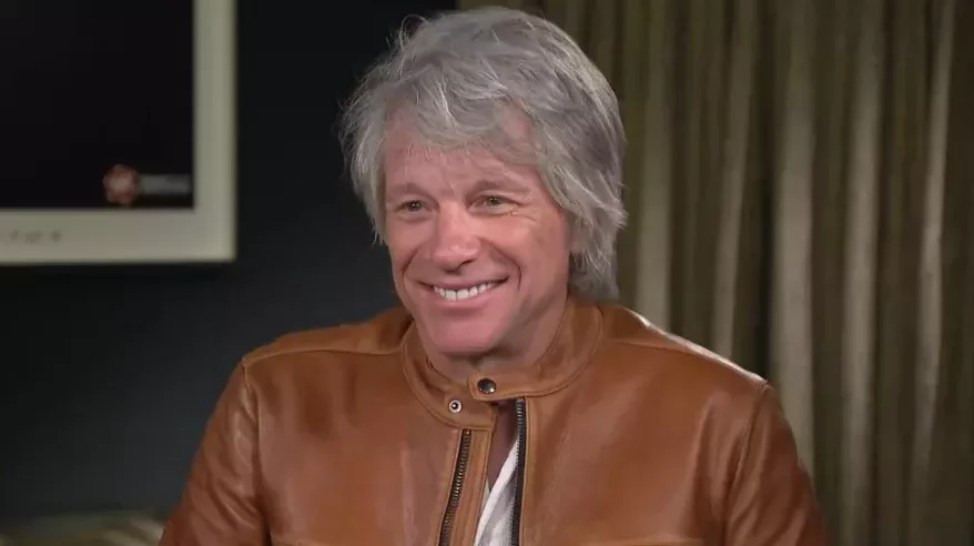 Jon Bon Jovi acaba de revelar se está se preparando para voltar aos palcos depois de passar por uma cirurgia nas cordas vocais