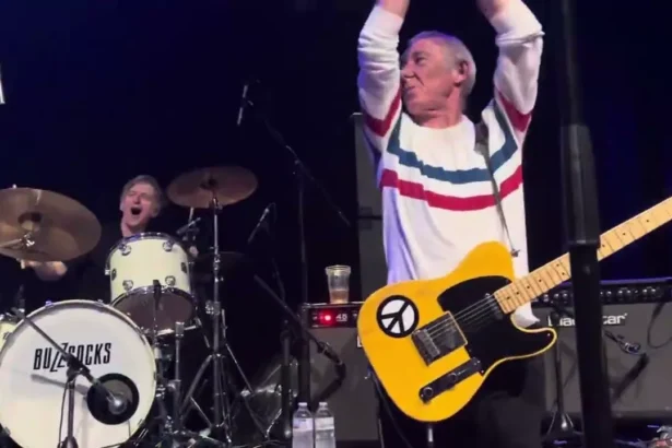 Resenha show Buzzcocks Musiktheater Piano