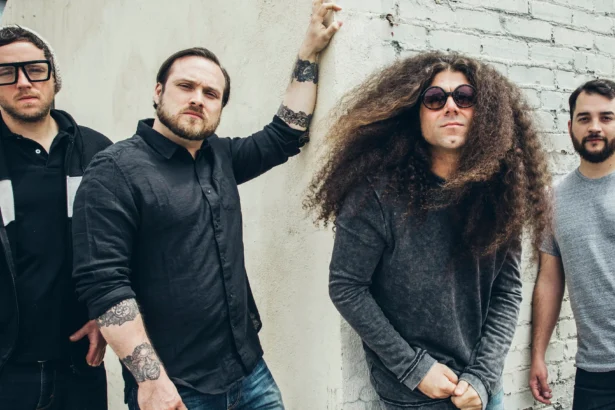 Assista o clipe de The Joker de Coheed and Cambria