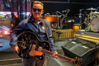 Bruce Springsteen adia shows