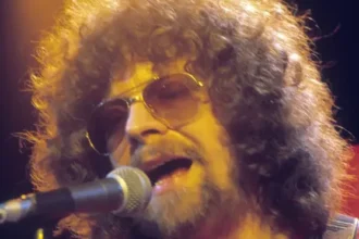 O clássico do rock que Jeff Lynne chamou de “assustador” para trabalhar