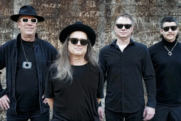Violent Femmes tocará dois primeiros discos na íntegra em turnê pelos EUA
