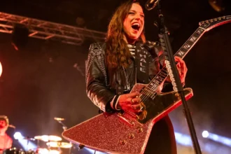 Lzzy Hale faz shows de estreia no Skid Row
