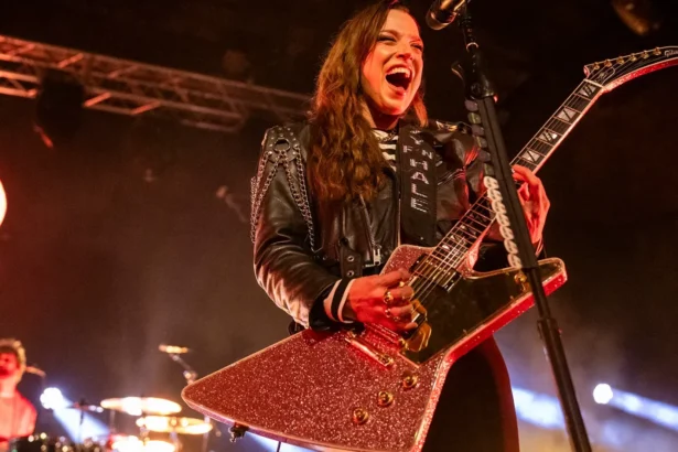 Lzzy Hale faz shows de estreia no Skid Row