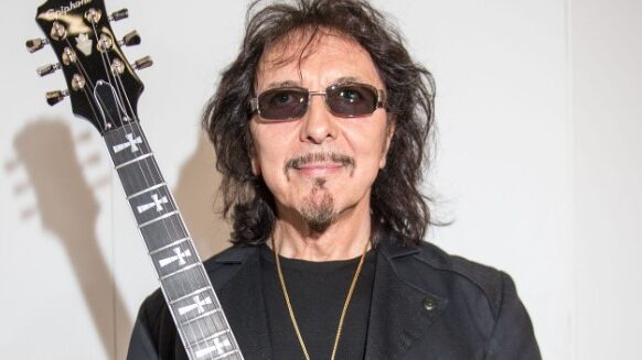 Tony Iommi, guitarrista do Black Sabbath, planeja remixar o álbum “Born Again”