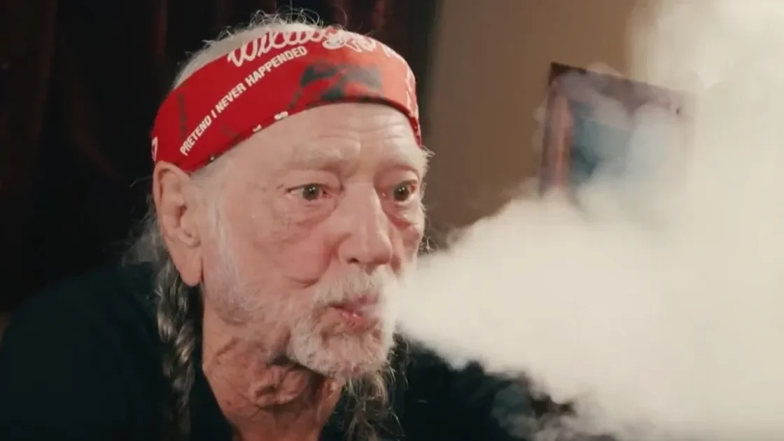Willie Nelson publica livro de receitas com cannabis