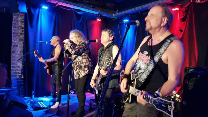 Resenha show Praying Mantis