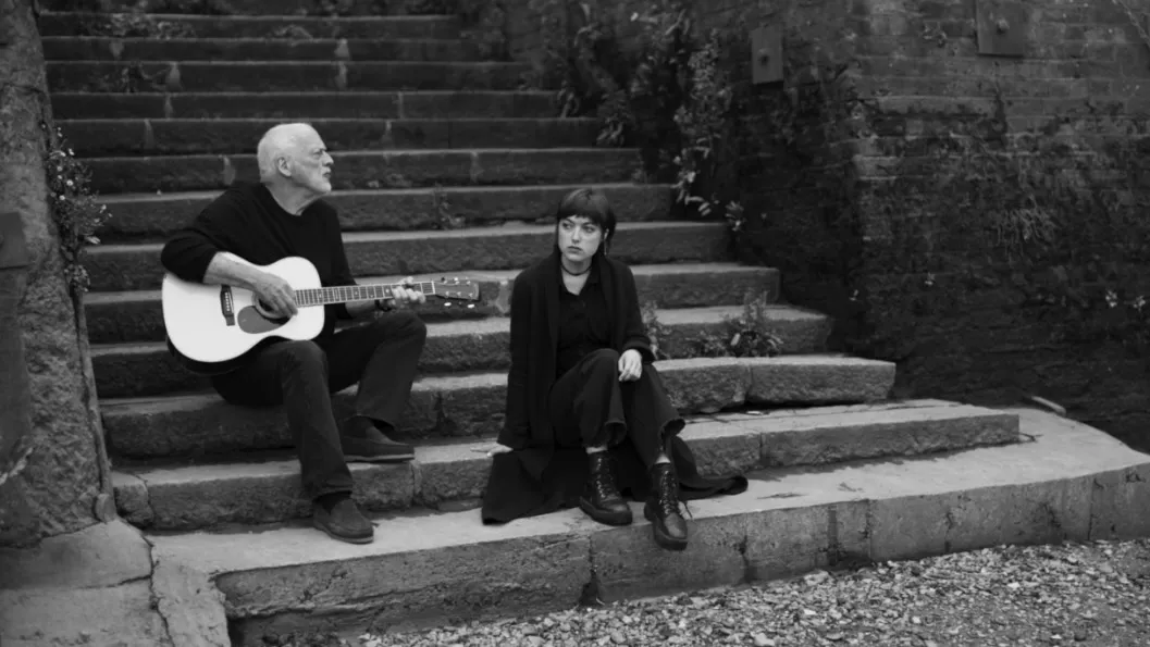 Ouça novo single de David Gilmour com participação de sua filha