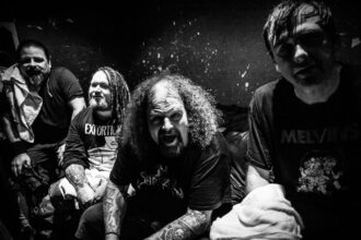 Foto: Napalm Death. Crédito: Jelena Jakovljevic.