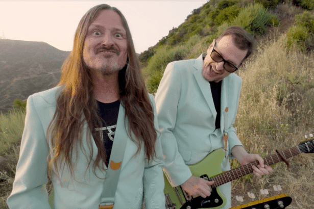 Foto: Redd Kross. Crédito: Clipe da música.