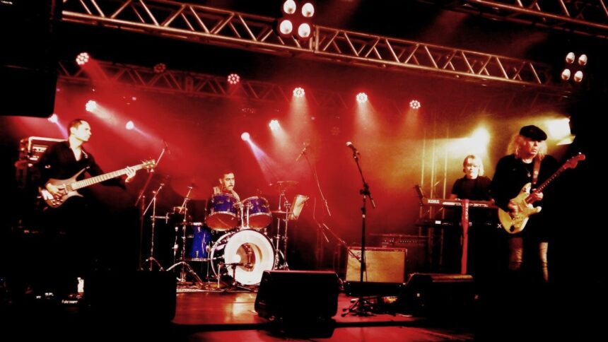 Foto Tony Babalu e banda. Crédito: Karen Holtz.