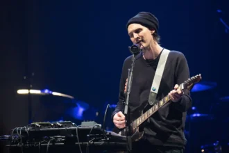 Foto: Josh Klinghoffer. Credito: Jim Bennett.