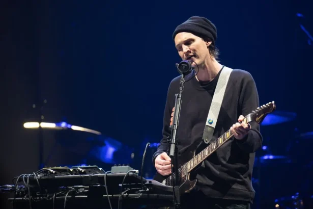 Foto: Josh Klinghoffer. Credito: Jim Bennett.