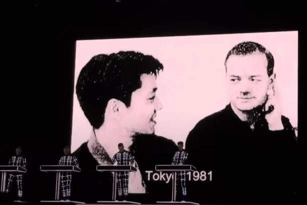 Foto: Kreftwerk ao vivo no Fuji Rock festival. Crédito: Youtube.