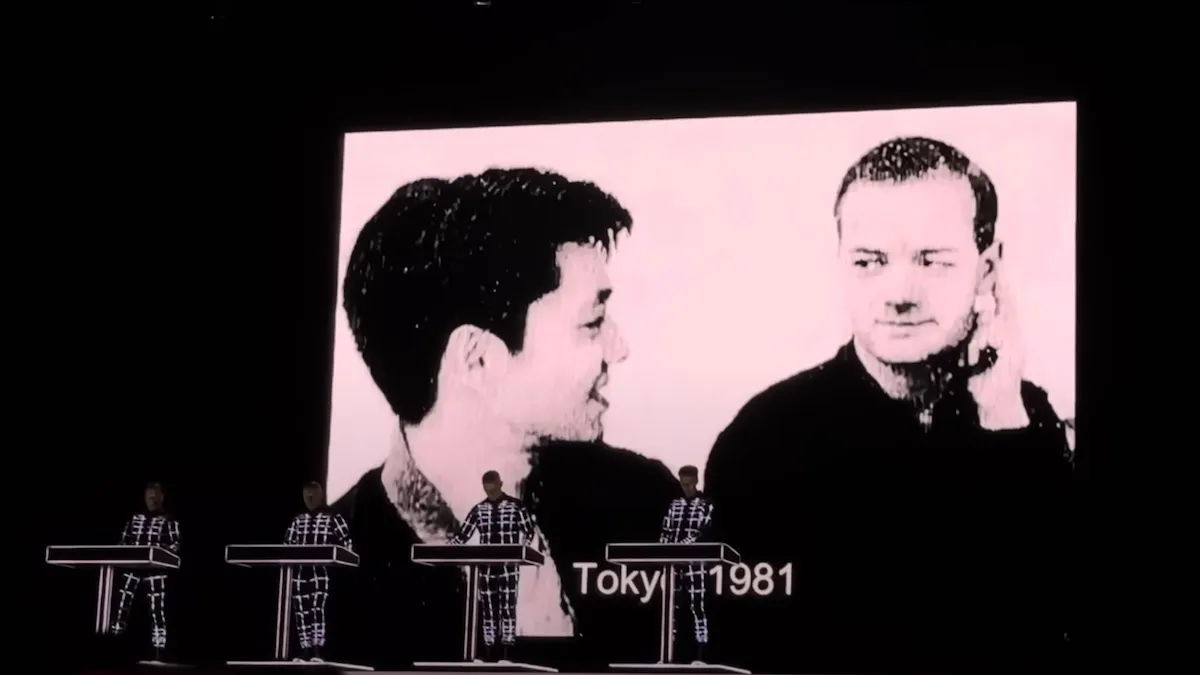 Foto: Kreftwerk ao vivo no Fuji Rock festival. Crédito: Youtube.