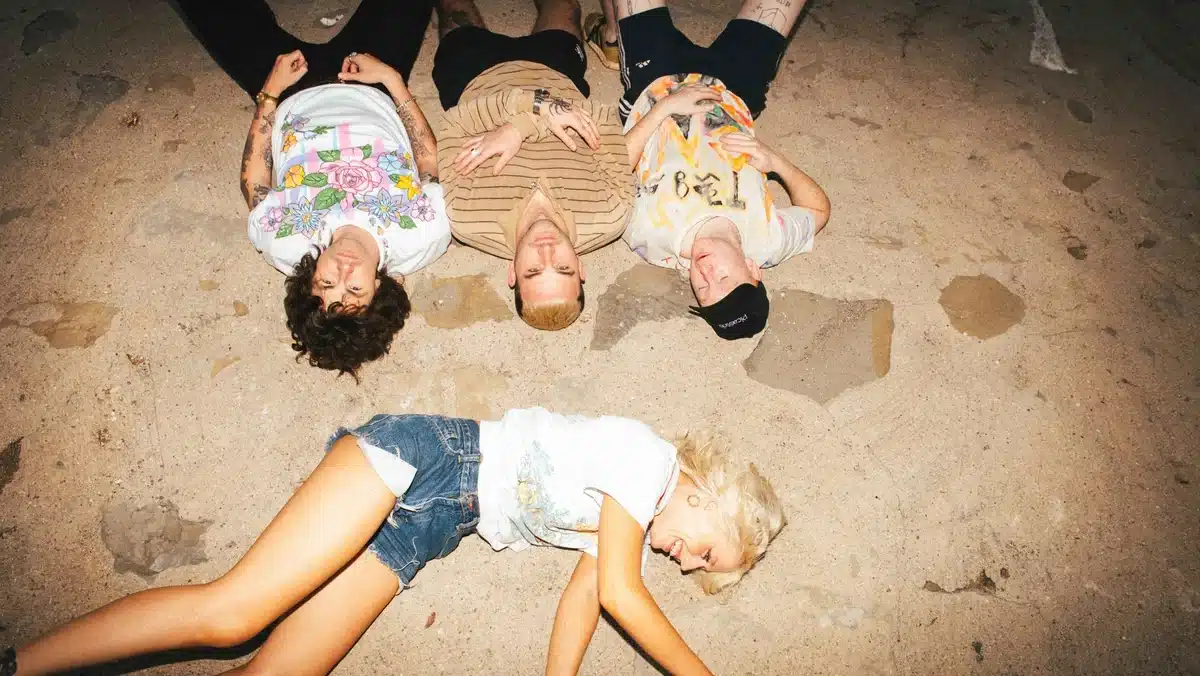 Amyl & The Sniffers anuncia novo álbum, Cartoon Darkness.