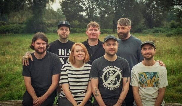 Los Campesinos. Foto: Divulgação.
