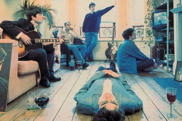 Capa Definitely Maybe do Oasis.