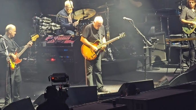 David Gilmour revisita clássicos do Pink Floyd em show em Brighton após quase uma década longe dos palcos