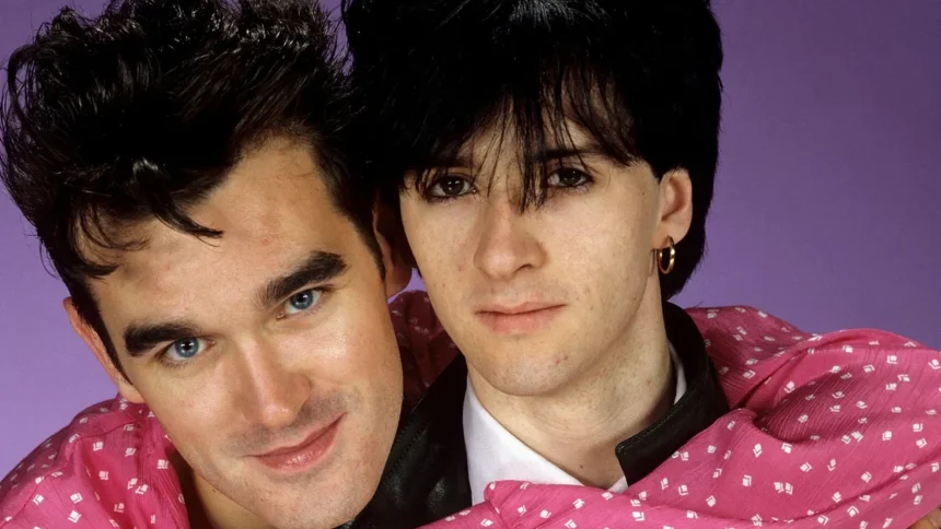 Morrissey e Johnny Marr. Crédito: Eugene Adebari/Rex Features