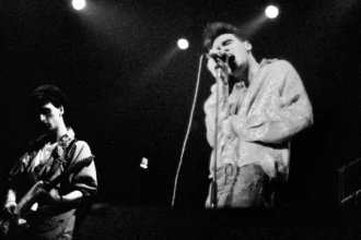 Foto: The Smiths, Johnny Marr e Morrissey. Crédito: Steve Rapport.