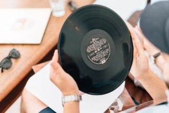 Foto: Coleção de vinil. Crédito: Roman Kraft