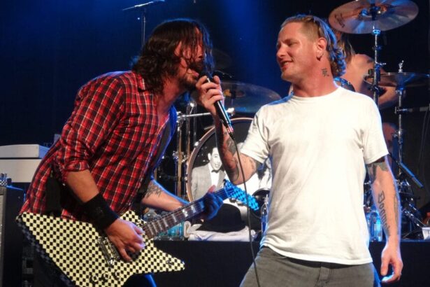 Foto: Dave Grohl e Corey Taylor. Crédito: divulgação.
