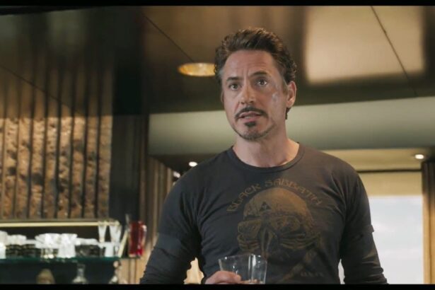 Foto: Tony Stark com a camiseta do Black Sabbath.
