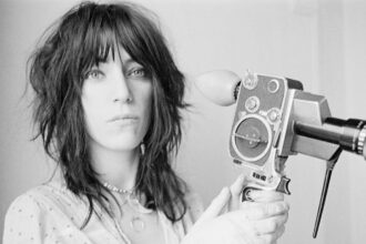 Foto: Patti Smith with Bolex-1 em 1969. Crédito: Judy Linn/Reprodução