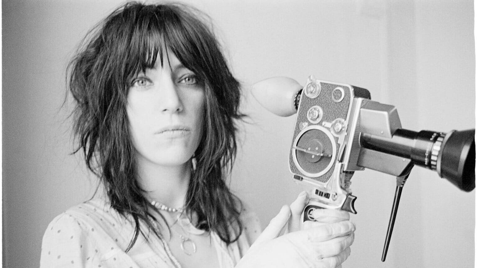Foto: Patti Smith with Bolex-1 em 1969. Crédito: Judy Linn/Reprodução