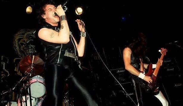 O ex-vocalista do Iron Maiden Di'Anno morreu aos 66 anos em casa em Wiltshire, anunciou sua família na segunda-feira (foto em 1981). Crédito Getty Images
