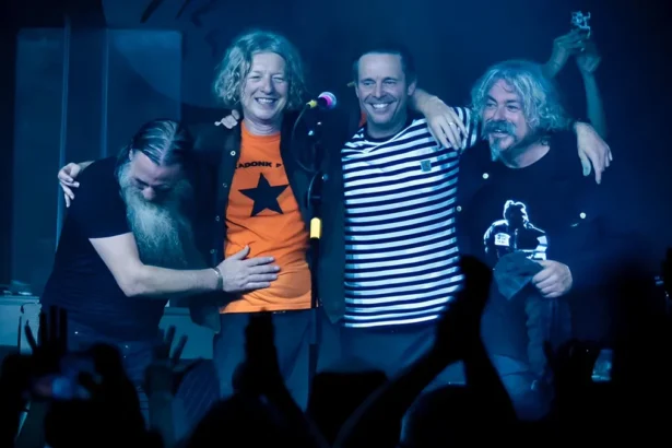 Cast, que irá abrir os shows do Oasis. Créditos: Jim Mitcham