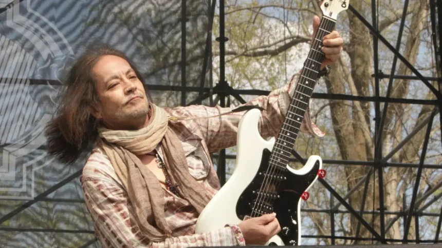 Foto: Jake E Lee. Crédito: Owen Sweeney / Invision / Associated Press