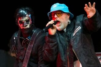 Wes Borland e Fred Durst do Limp Bizkit. (Foto de Matthew Baker/Getty Images)