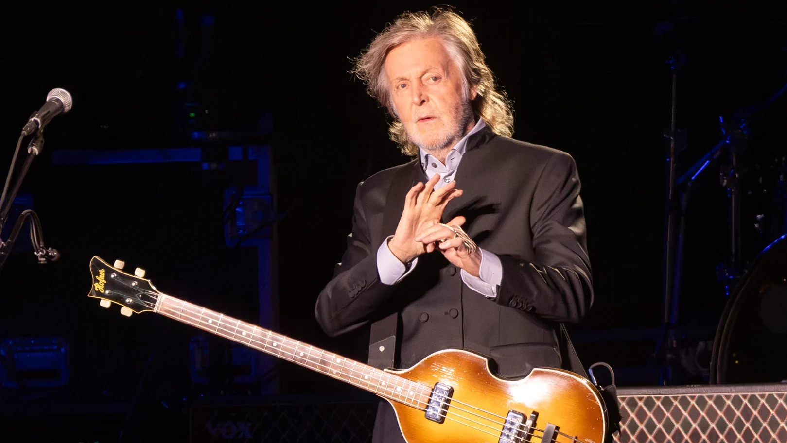 Paul McCartney estreia ao vivo ‘Now And Then’ dos Beatles em show no Uruguai